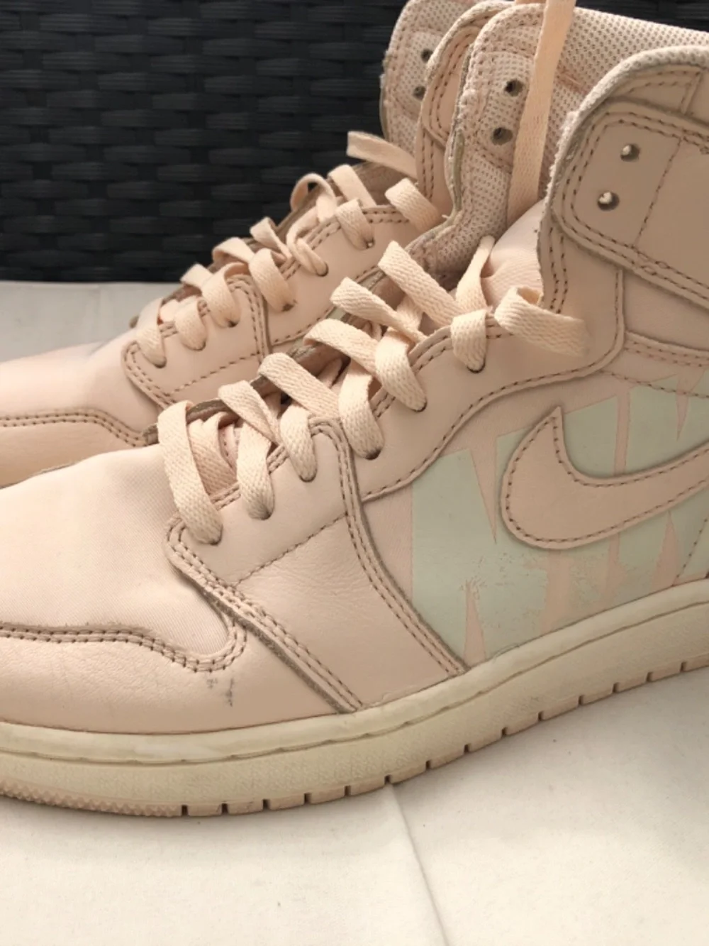 Jordan 1 “Guava Ice” Size 9.5 M